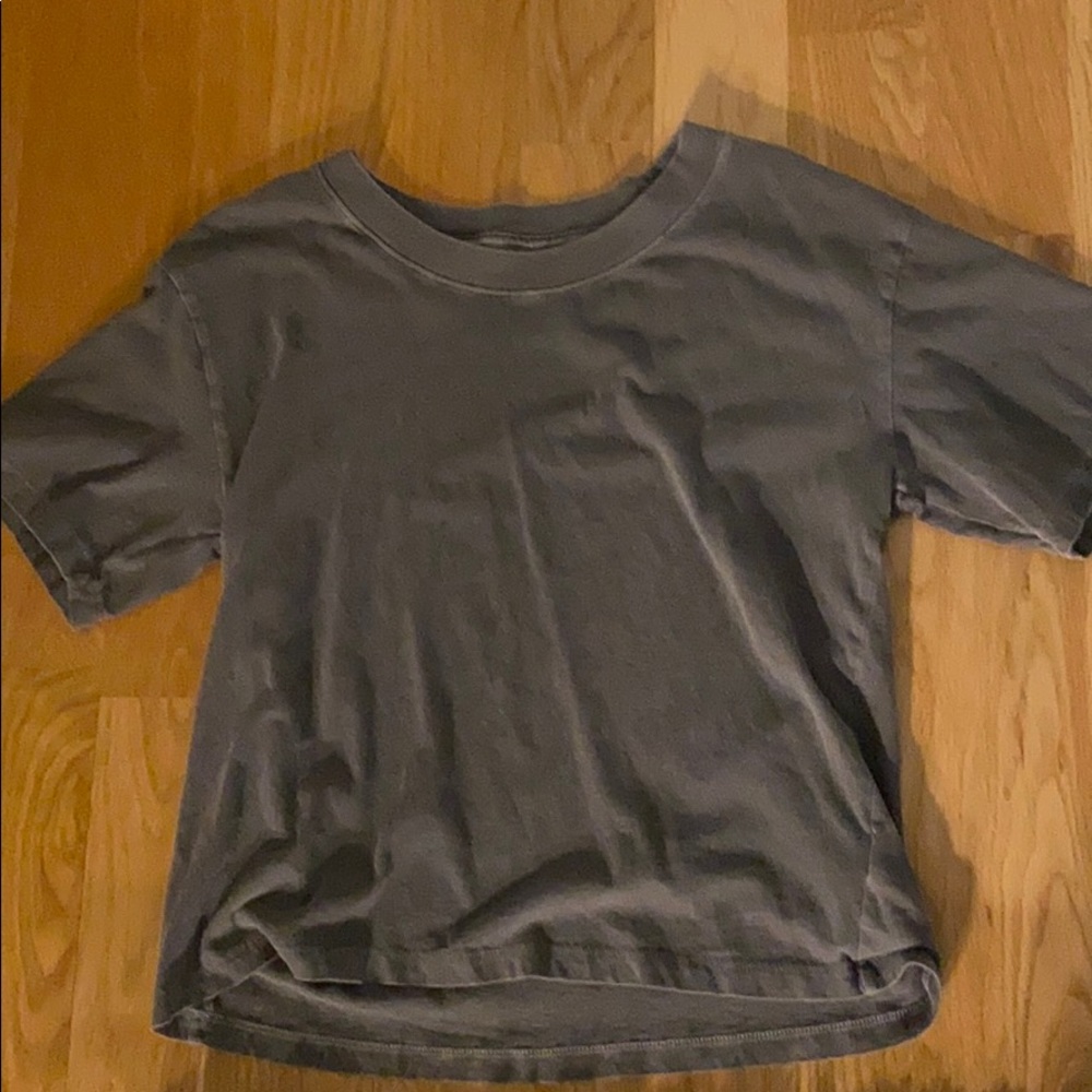 GAP dark grey short sleeve shirt